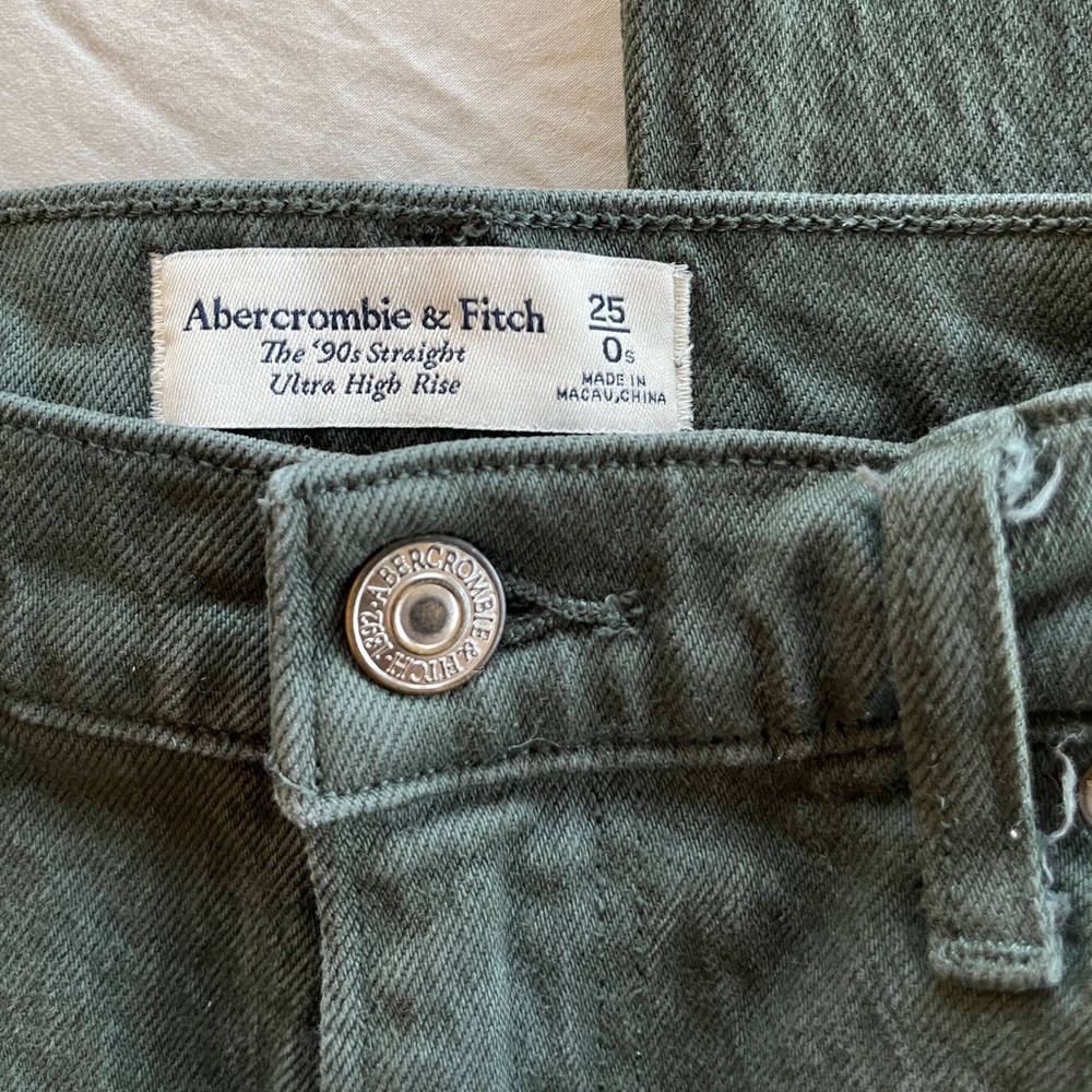 Abercrombie 90’s Straight Ultra High Rise Curve Love size 25/0 Short in Green - Picture 2 of 10